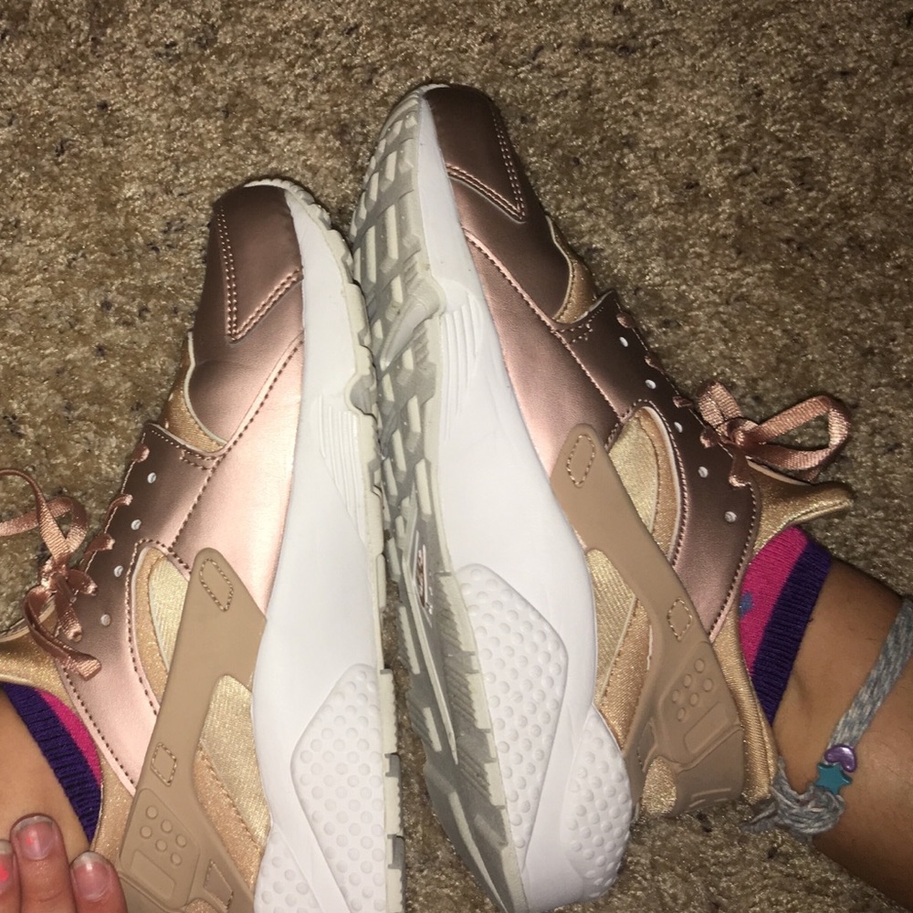 Metallic Pink and White Nike Huarache | Size 10